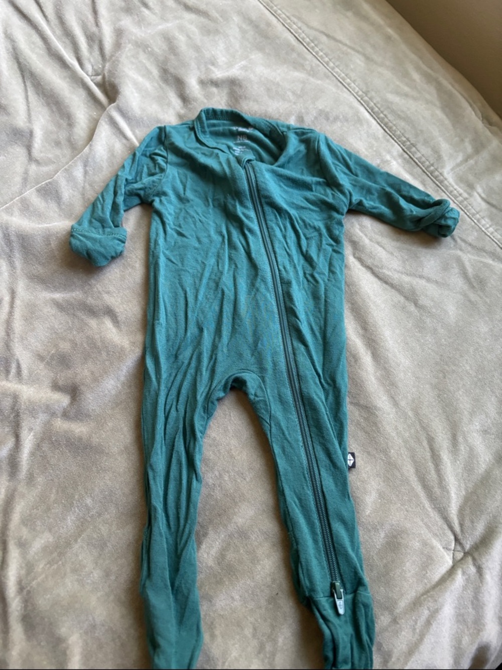Kyte BABY green Footed One-Piece Zipper Pajamas